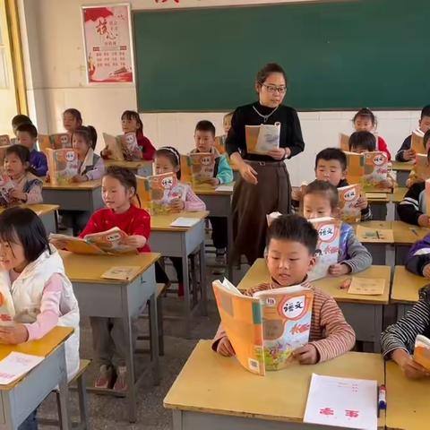 系好第一颗扣子——侯寨子中心小学一年级学习习惯汇报活动