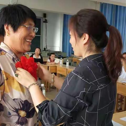 古风吐艳松不老，晚菊傲霜夕阳红--朱寨镇中心校今日举行退休教师茶话会