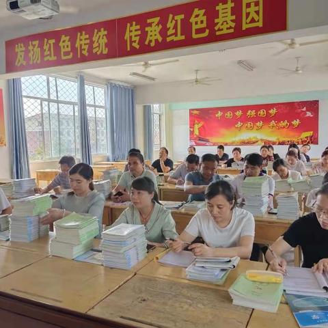 披荆斩棘待花开——朱寨镇中心小学数学与科学集体研讨活动