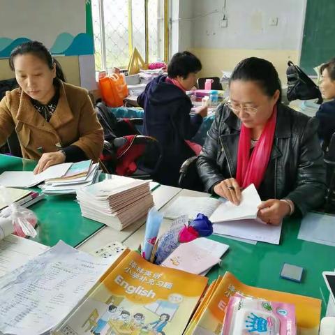 镇中心校领导到我校进行业务工作视导