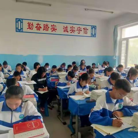 库伦旗教育研修中心到额勒顺学校教研视导