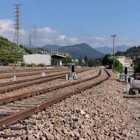 2021年10月红炭山火车站在建高架桥