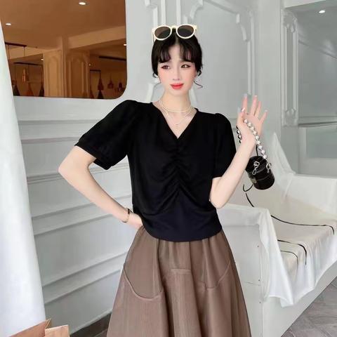 辛集信誉楼五楼中青年女装区——好而不贵商品