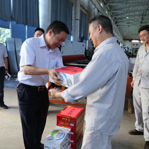 高温慰问进一线，炎炎夏日送清凉——公司领导慰问八达仪表、时通分公司一线员工