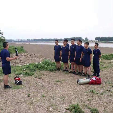 银海路消防救援站开展水域救援器材装备学习