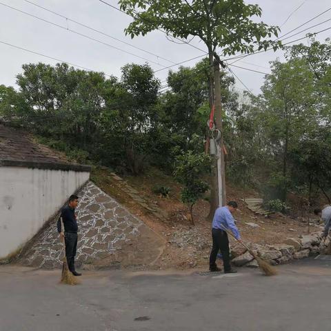 经开区护路办开展铁路周边环境卫生整治活动