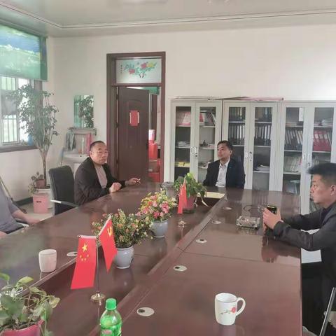 紧抓环境整治，落实“村村达标”