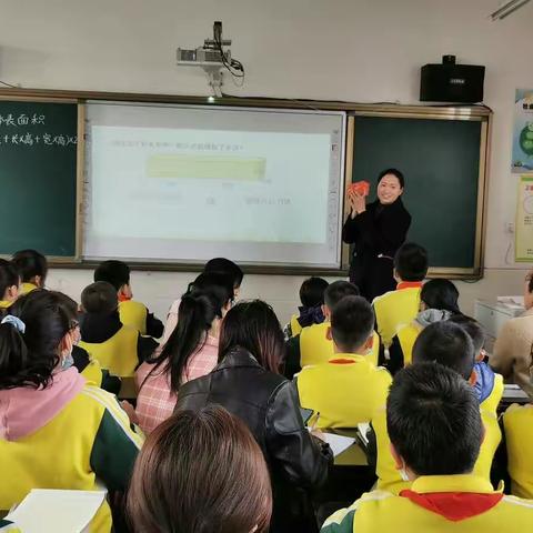 听评交流同进步，齐心协力共成长——市直四小数学组青年教师汇报课听课评课活动