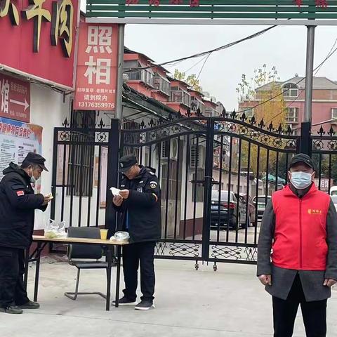 水晶城社区退伍军人退伍不褪色 疫值坚守，疫情防控再冲锋