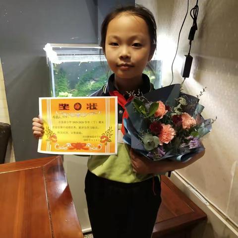 花季少年迎风招展