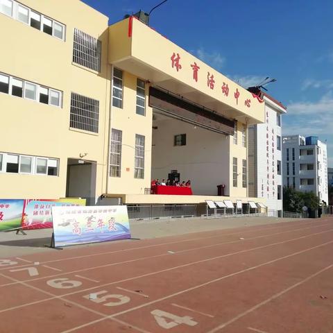 庆华诞  展青春风采