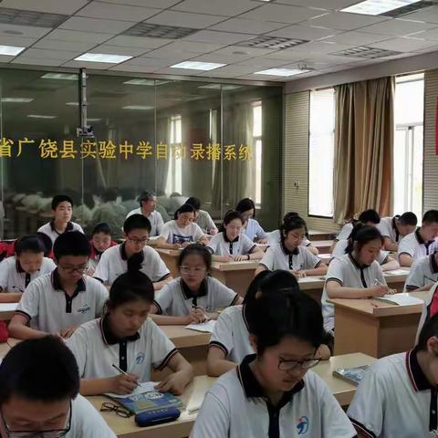 线上线下巧衔接   共同研讨谋新篇——市教科院专家对我校复学教学进行视导