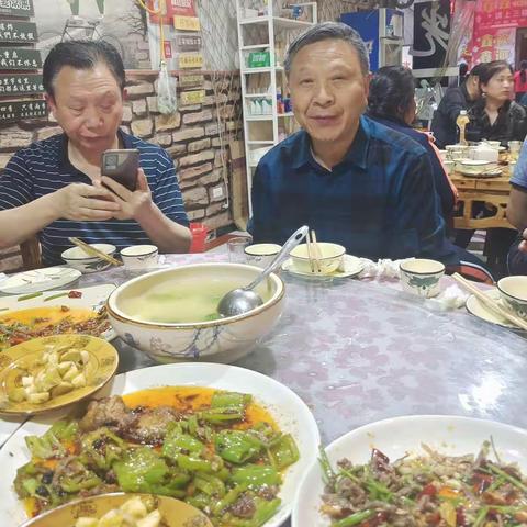 吴党祥同学生日，平昌二同铁友欢聚一堂，开心又快乐，明天继续！