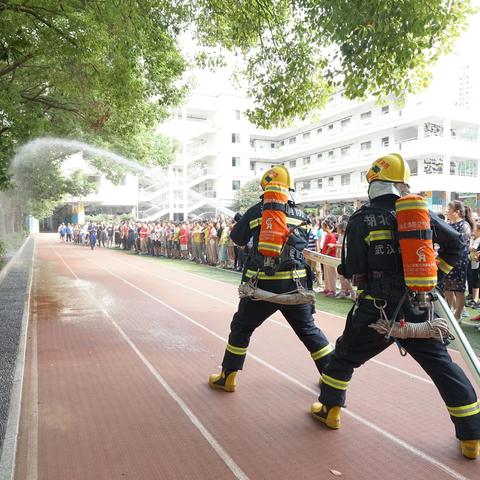 防患于未“燃”                                                ——武汉市育才第二小学消防逃生演练