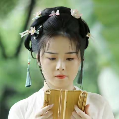 荷池边的花仙子