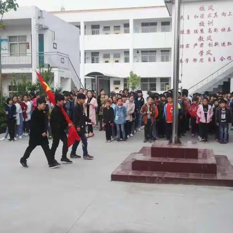 做美德少年——骑岭乡小陈小学升旗仪式