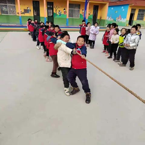 庆元旦拔河比赛，展学校师生风采———王庄小学