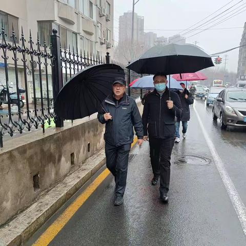 社会治理风雨无阻 上下联动为民排忧--长白岛管委会副主任杨波对南湖街道文体西路进行晨检
