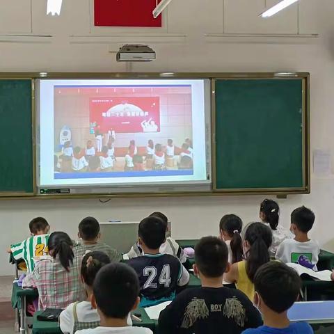 喜迎二十大 争做好队员---小刘东小学组织观看郑州市少先队“开学第一课”主题队课