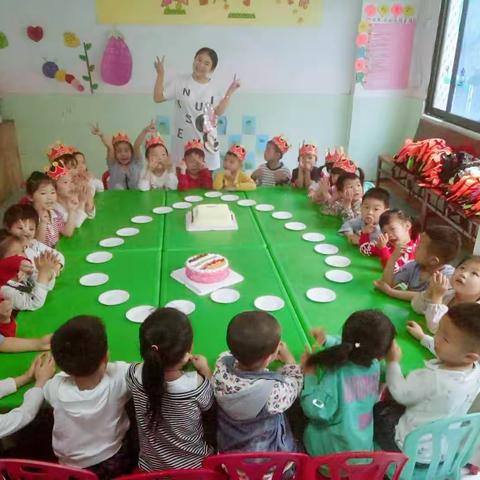 金晨幼儿园4月宝贝生日会