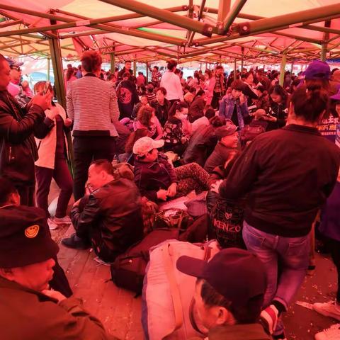 摄于2018年5月6号至10号绥化站组织去建三江插秧民工客流运输图片