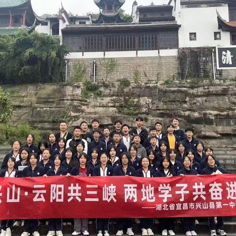 三班的帅哥美女们