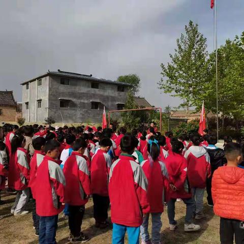 李村镇白庙小学举行春季运动会活动