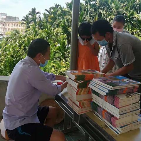 琼中县岭头学校发放春季课本掠影