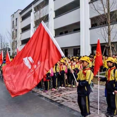 寻历史足迹，扬时代精神