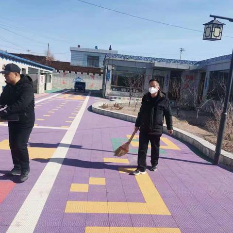 党员教师做表率 义务劳动展风采    ----松岭门蒙古族乡九年一贯             制学校党支部