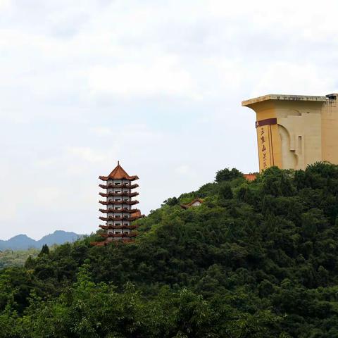 环山抱水一鬼城