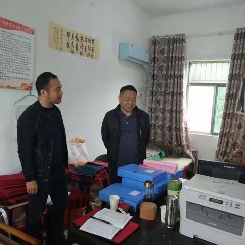 弋阳县林业局局长雷和辉深入帮扶村调研指导脱贫攻坚工作