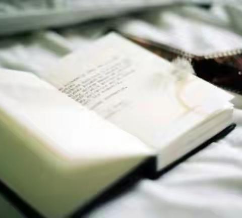 每日读书      一小时的图书馆。                            一财（1）班