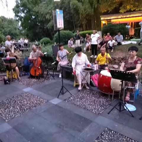 岭上翠谷艺术团壶山公园活动剪影