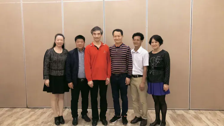 新四大才子!🎓三剑客💂00:0000:00四代同堂,笑逐颜开