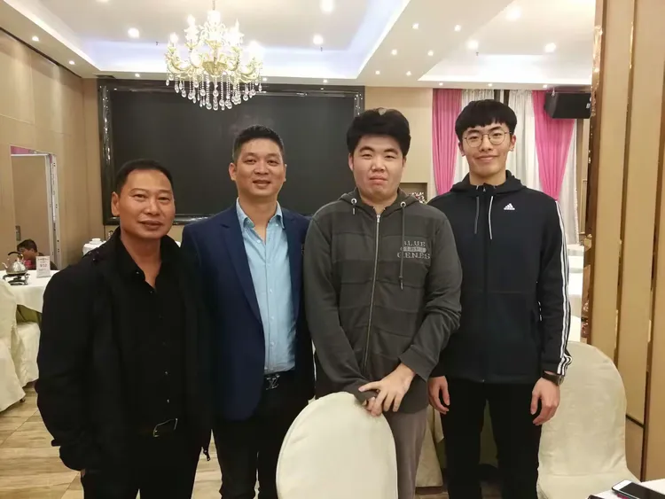 新四大才子!🎓三剑客💂00:0000:00四代同堂,笑逐颜开