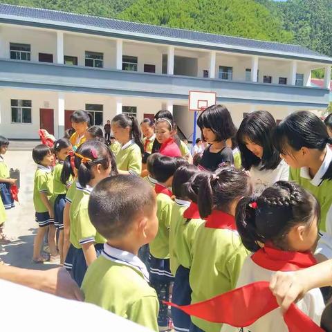 “土城小学”撤回了一条消息 由于六一活动力度太大……