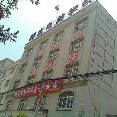 腾达电脑学校"五一"报名优惠活动，仅剩最后6天了！！每年机会只有这一次，错过了还须再等一年!! [愉快]