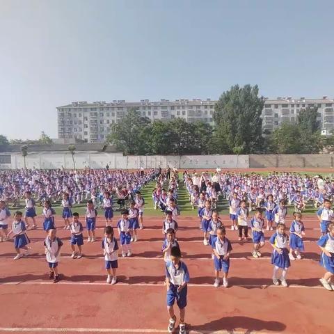 欢乐体能操 风采竞绽放