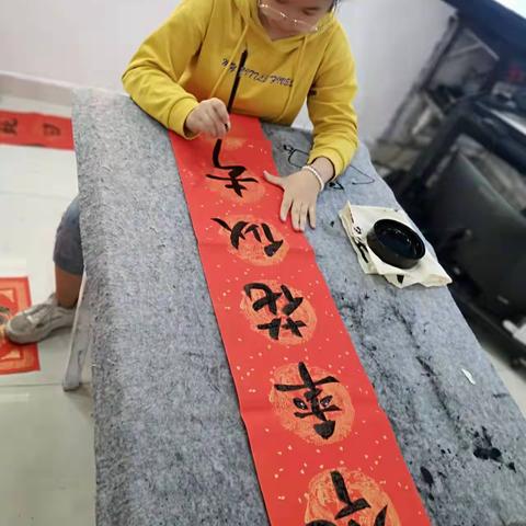 准备过年了，明天就过小年了，过年讲究的就是气氛，亲人团聚还能，不掌握几个拿手菜