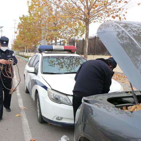 以车为“家”的夫妻踏上“回家”路 ——澄城巡特警大队民警帮助群众及时化解困难