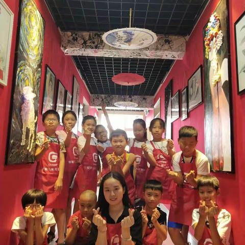 星韬夏加儿陪你过多彩暑假😊😀😀