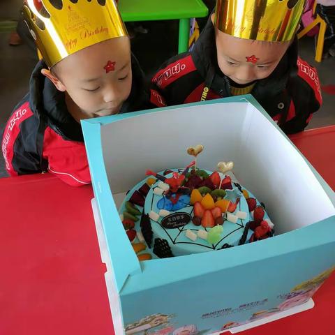 祝周琪晟周琪烁两位小帅哥生日快乐！