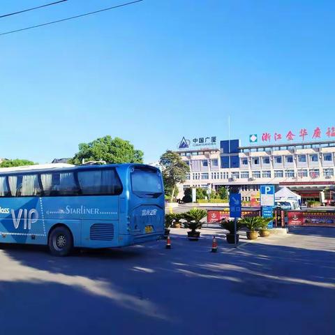 炎炎夏日，怎能不去青山绿水间嬉戏游玩！