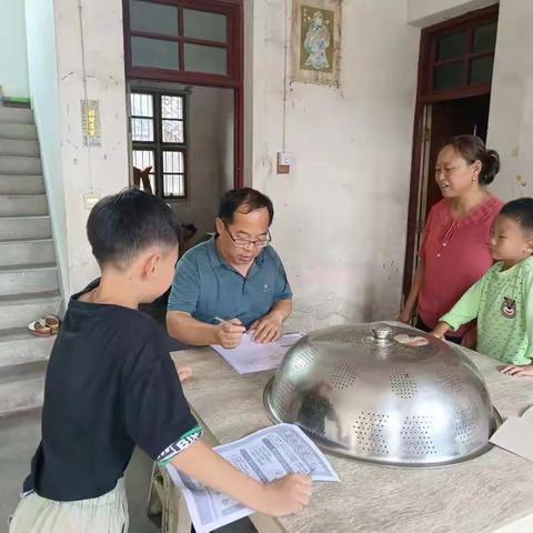 “万师访万家，家校共促进”--罗市中小开展万师访万家活动