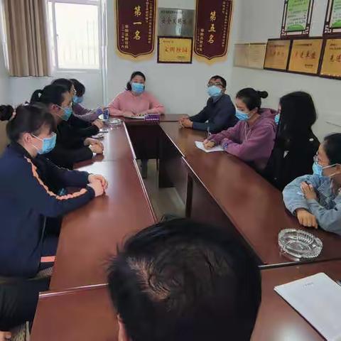 罗市中小召开疫情防控工作部署会