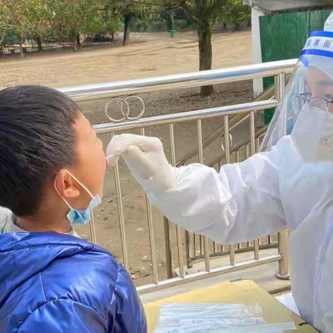 落实核酸检测，守护校园安全——罗市中小组织学生进行核酸检测