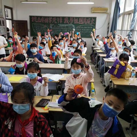 “小小香包诉‘粽’肠，甜甜爱意心向党”——二七区兴华小学美术学科师生节日主题创作暨期末学科素展评