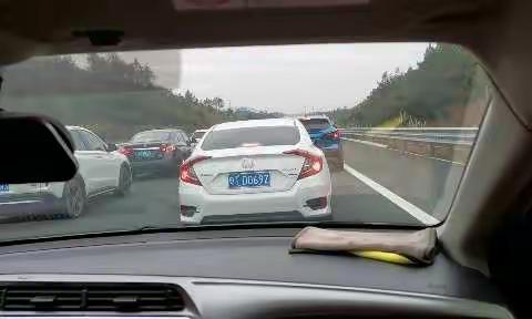 第一次在高速上遇上堵车.