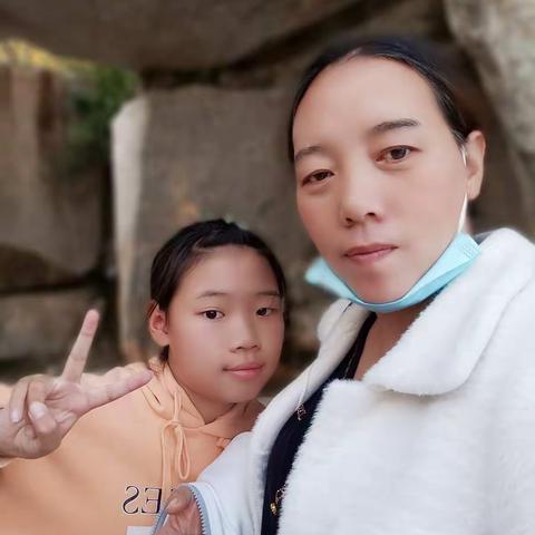 旬阳市城关小学六四中队吕靖谣德育作业  家务劳动之《我会做火锅》